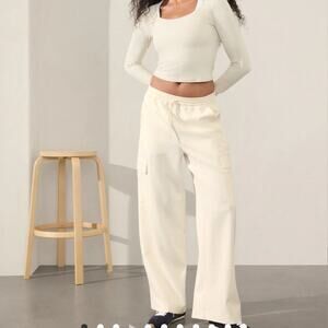 Athleta Promenade Cargo Pants L Cream  NWT Travel Lightweight Athleisure $129